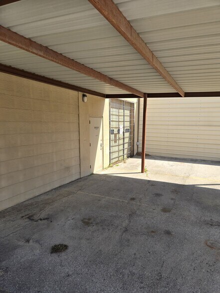 More Photos Of 203 Corinne Dr, San Antonio Auto Repair For Lease