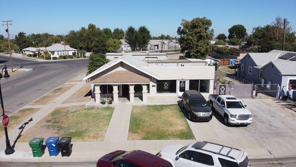 Primary Photo Of 205 California Ave, Shafter Flex For Sale