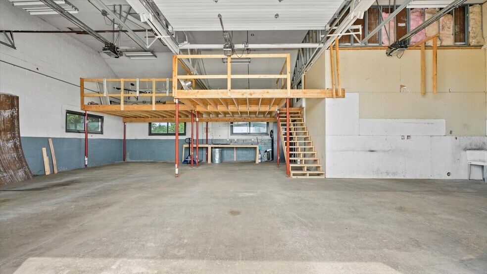 More Photos Of 1900 US 69, Excelsior Springs Warehouse For Sale