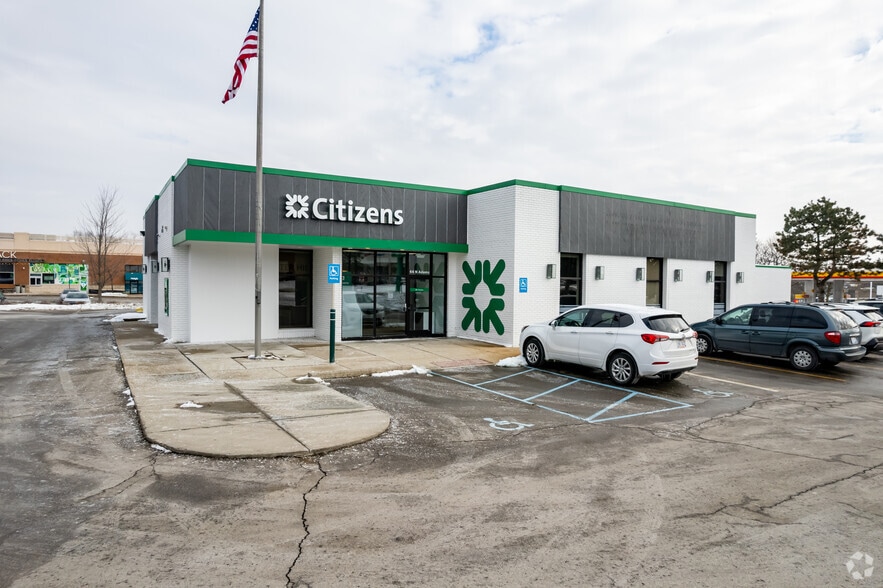 More Photos Of 100-400 N Adams Rd, Rochester Hills Unknown For Lease