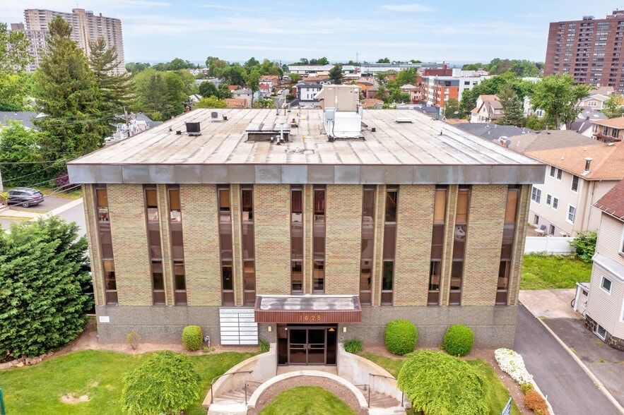 More Photos Of 1625 Anderson Ave, Fort Lee Medical For Lease