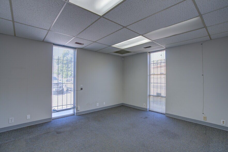 More Photos Of 675 Elkton Dr, Colorado Springs Distribution For Lease