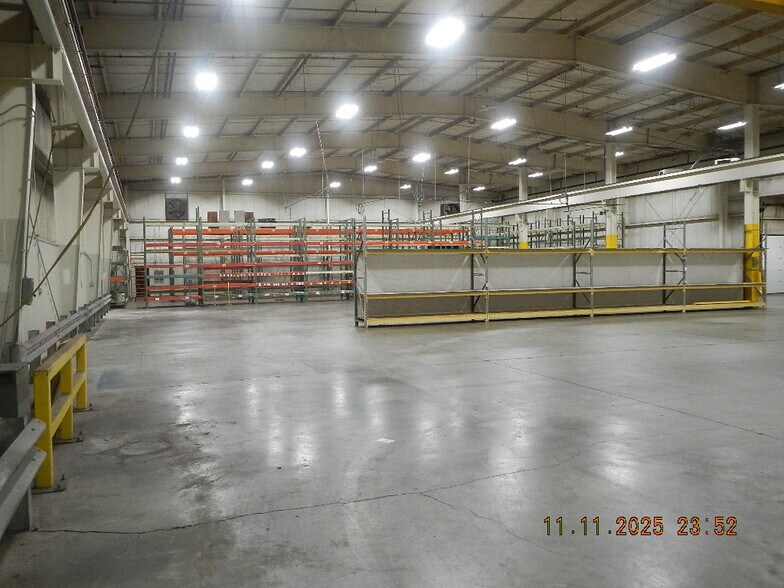 More Photos Of 2111 W Thompson Rd, Fenton Warehouse For Lease