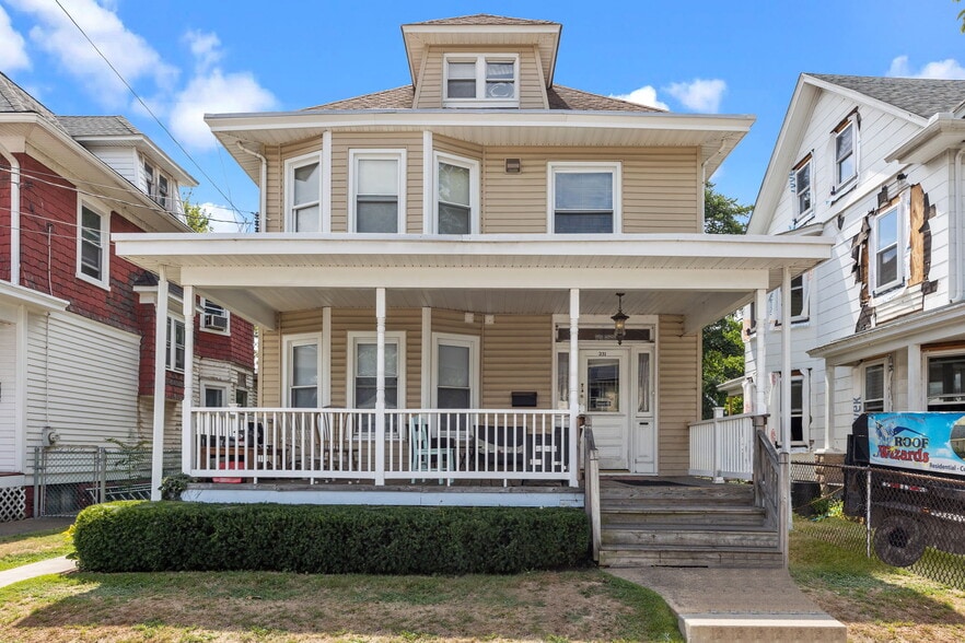 More Photos Of 231 Washington St, Morrisville Apartments For Sale