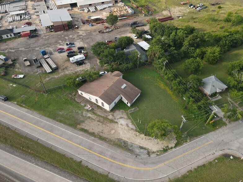 More Photos Of 920 Main St, Hutchins Specialty For Sale