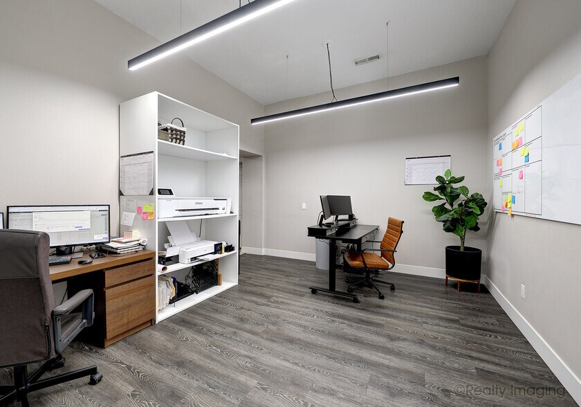 More Photos Of 1201 W Fourth Plain Blvd, Vancouver Flex For Sale