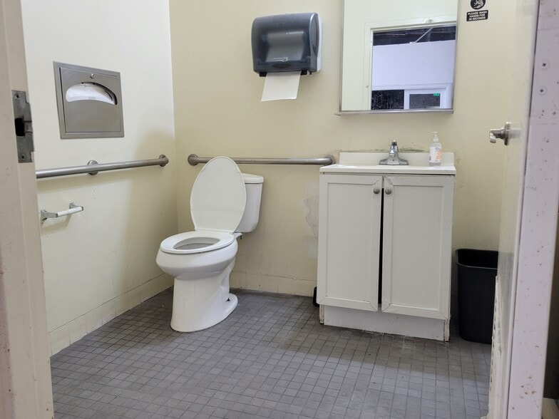 More Photos Of 1001 E 7th St, Los Angeles Warehouse For Lease