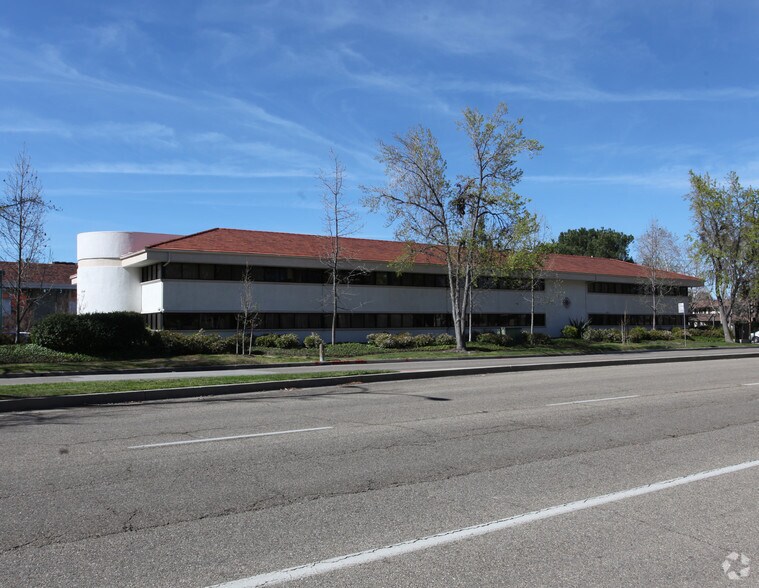 Primary Photo Of 1220 La Venta Dr, Westlake Village Medical For Lease