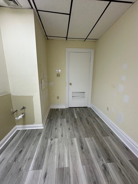 More Photos Of 1804 Oak Tree Rd, Edison Medical For Lease
