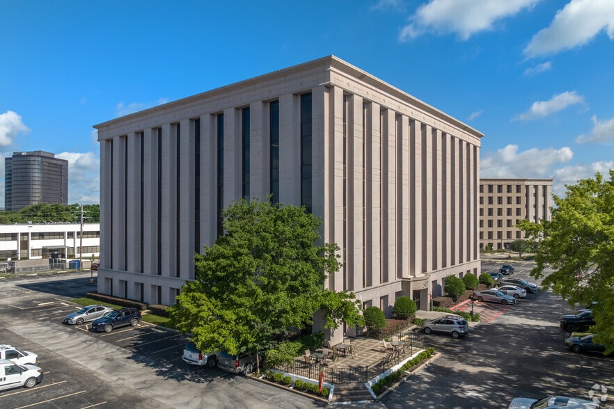 More Photos Of 505 N Sam Houston Pky E, Houston Unknown For Lease