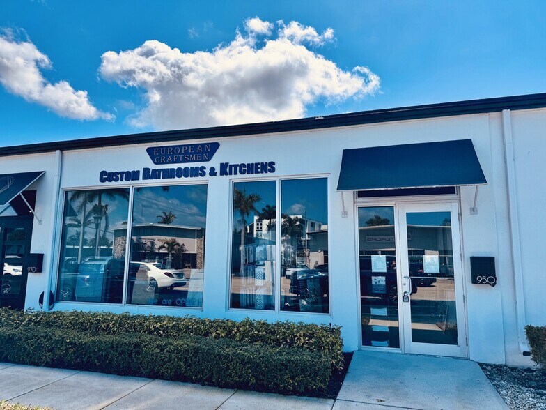 Primary Photo Of 932-990 5th Ave N, Naples Unknown For Lease