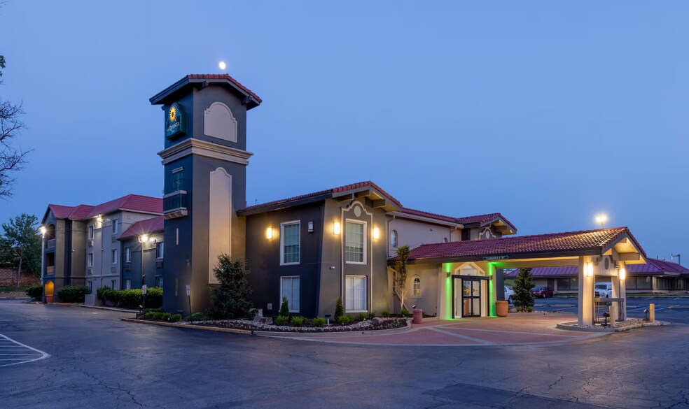 More Photos Of 9461 Lenexa Dr, Lenexa Hotel For Sale