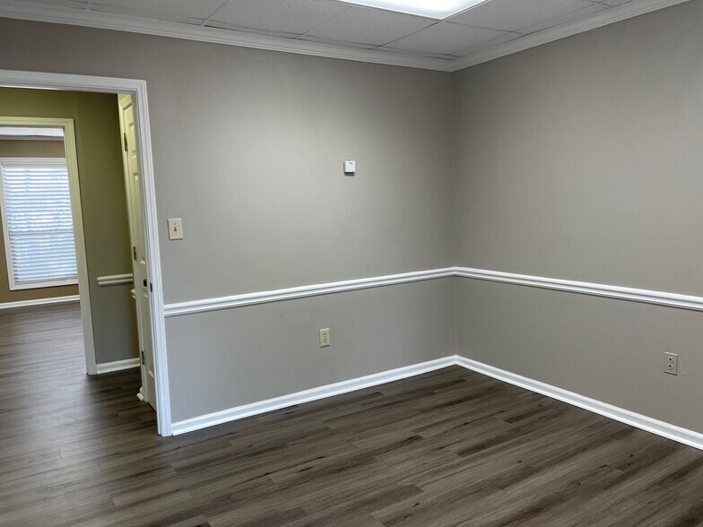 More Photos Of 770 Old Roswell Rd, Roswell Office For Lease