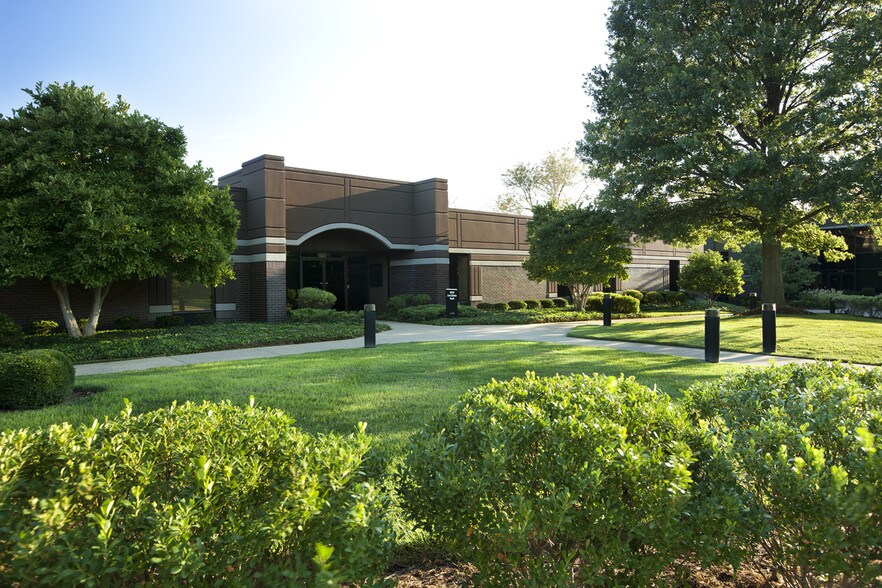 More Photos Of 10170 Linn Station Rd, Louisville Unknown For Lease