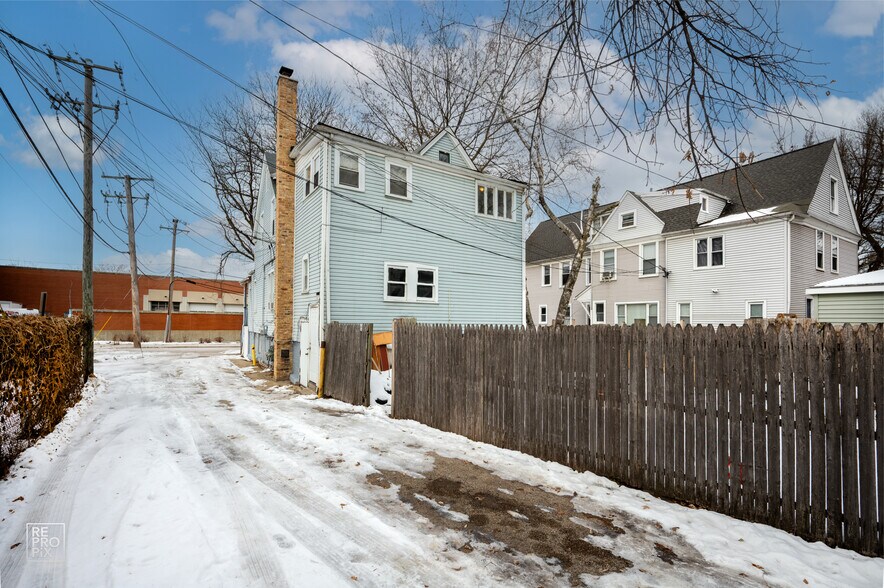 More Photos Of 2043 Asbury Ave, Evanston Multifamily For Sale