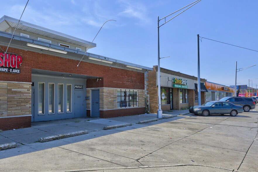 More Photos Of 19864-19884 Kelly Rd, Harper Woods Storefront For Lease