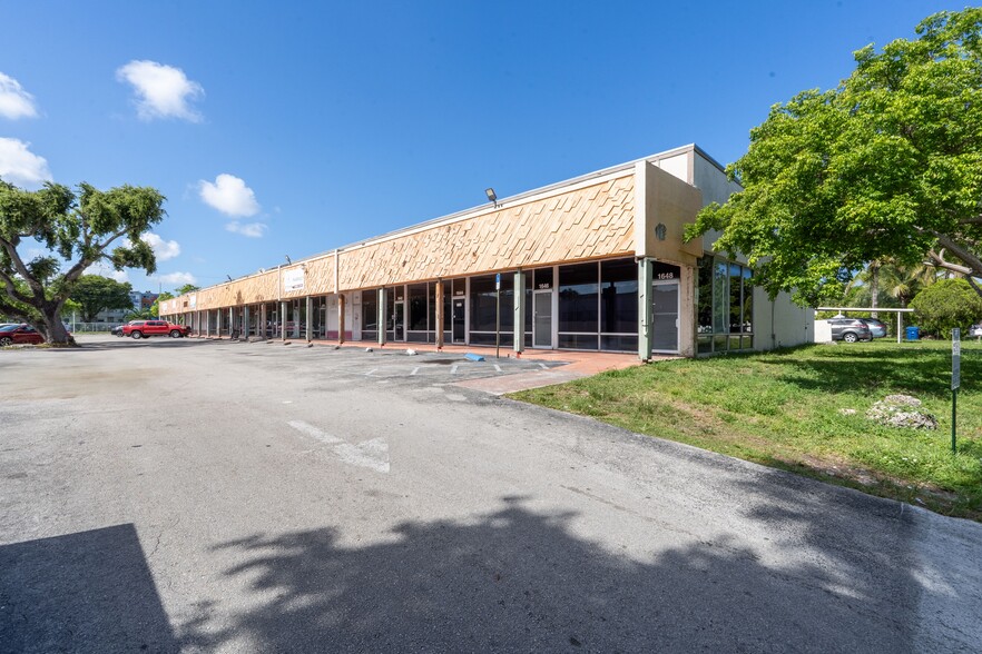 More Photos Of 1620-1648 NE 148th St, Miami Freestanding For Sale