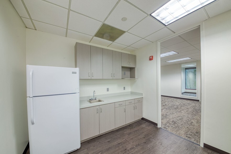 More Photos Of 2970 Clairmont Rd NE, Atlanta Medical For Lease