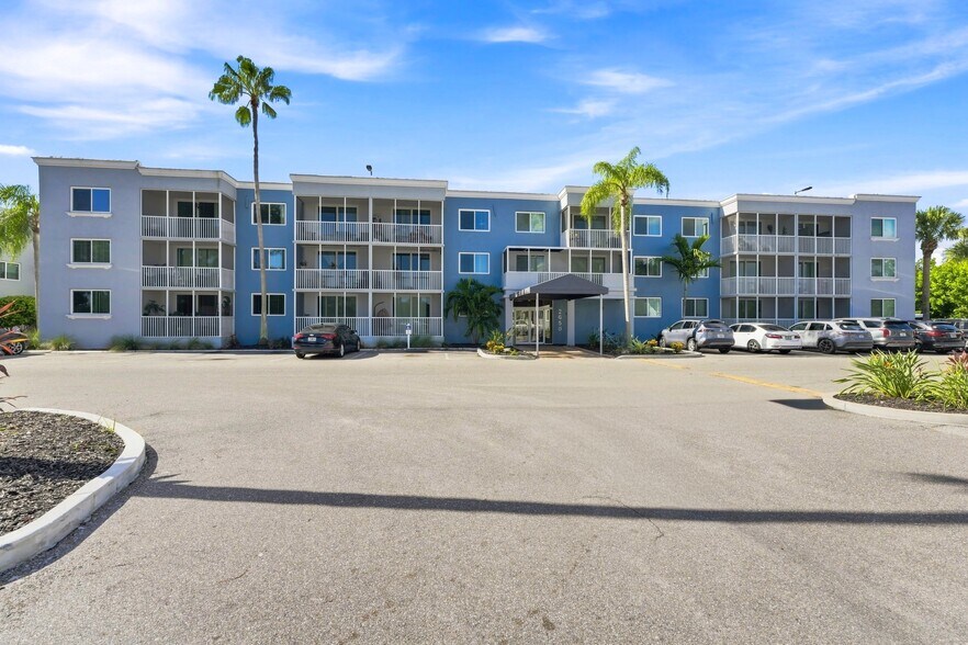 More Photos Of 2725 Coconut Bay Ln, Sarasota Apartments For Sale