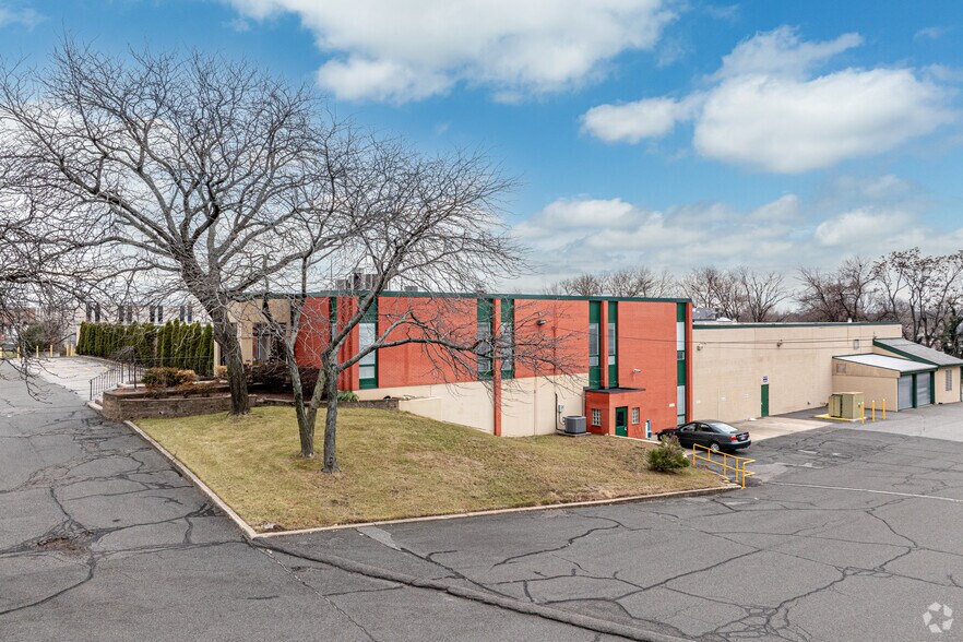 More Photos Of 480 Mundet Pl, Hillside Manufacturing For Sale