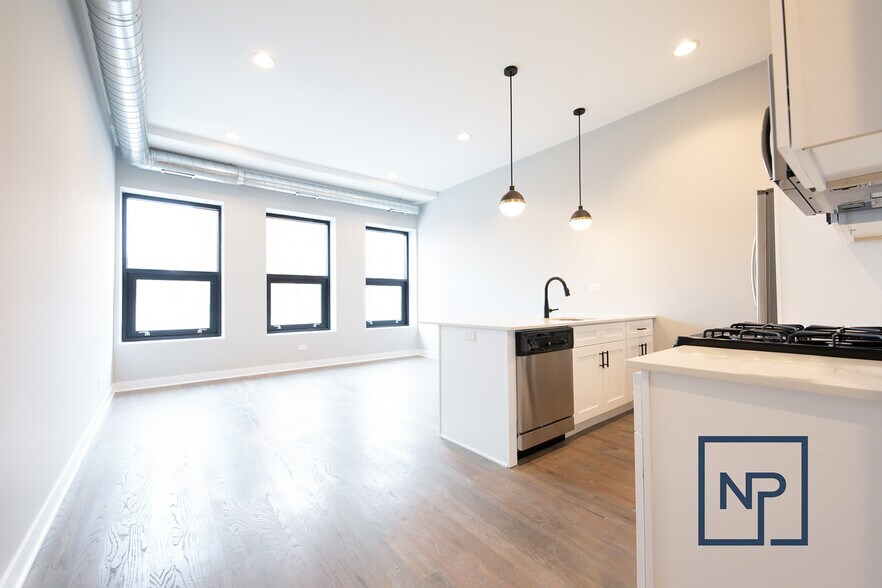 More Photos Of 1637 W Chicago Ave, Chicago Apartments For Lease