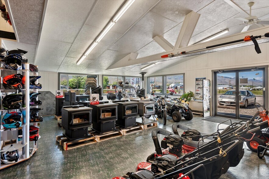 More Photos Of 5 Demick Ln, Salmon Auto Repair For Sale