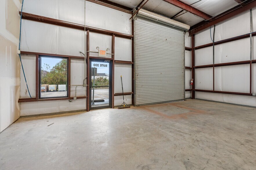 More Photos Of 18920 Freeport Dr, Montgomery Industrial For Sale