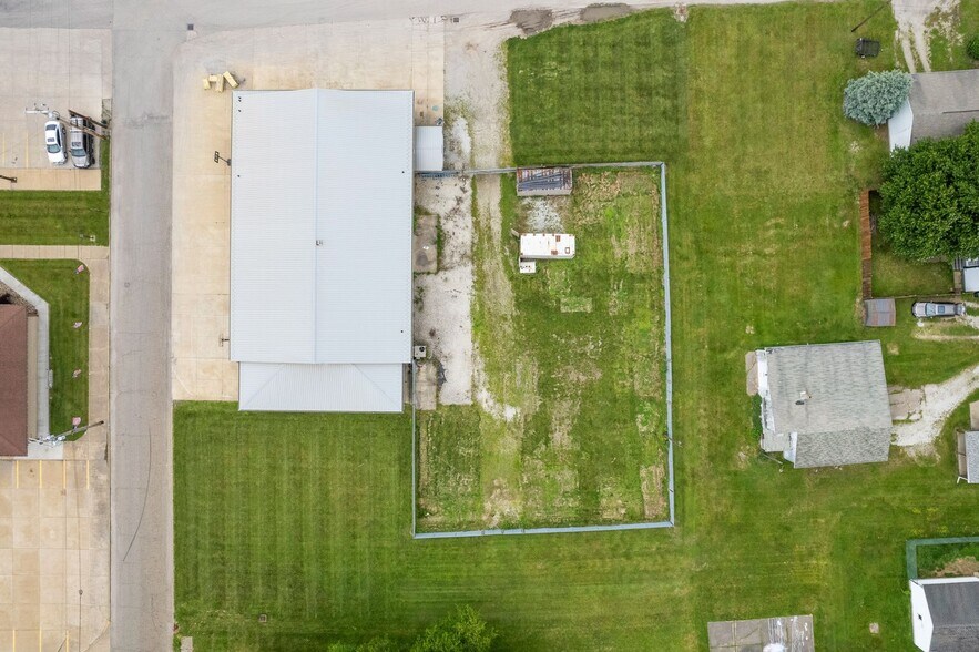 More Photos Of 200 Roosevelt St, Minerva Warehouse For Lease