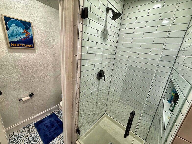 More Photos Of 537 Aviator Dr, Fort Worth Airplane Hangar For Sale