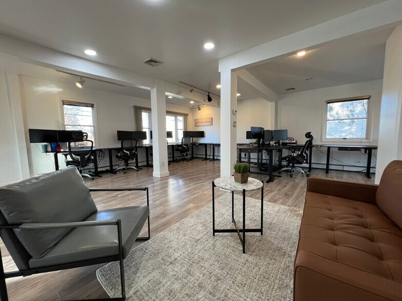 More Photos Of 354 Kingston Rd, Parsippany Office Residential For Lease