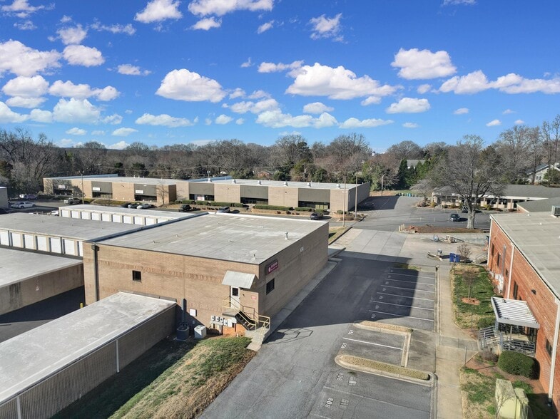 More Photos Of 656 Matthews Mint Hill Rd, Matthews Self Storage For Lease