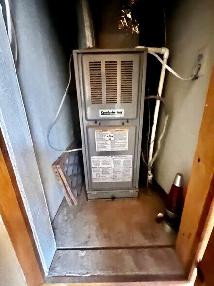 More Photos Of 215 N Broadway St, Post Hotel For Sale