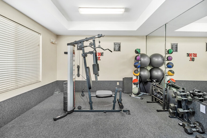 More Photos Of 828 Real Rd, Bakersfield Hotel For Sale