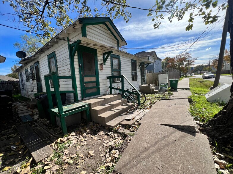 More Photos Of 2601 Lucinda St, Houston Apartments For Sale