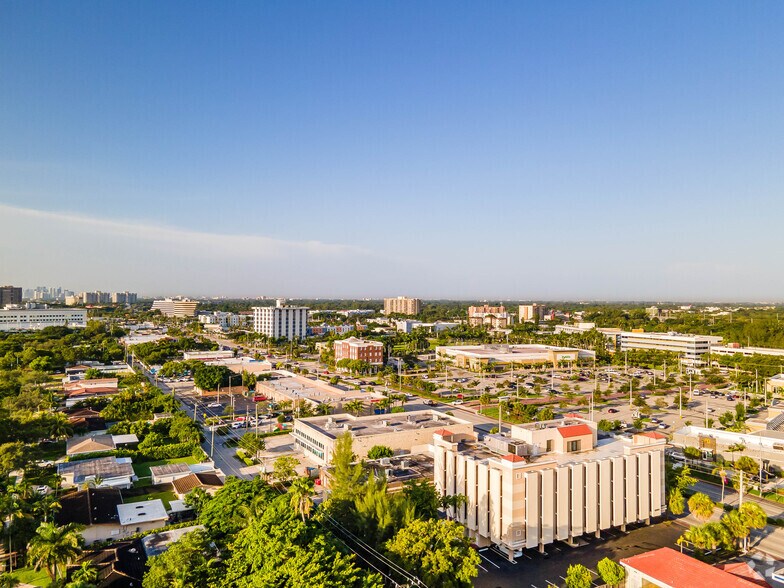 More Photos Of 12955 Biscayne Blvd, North Miami Office For Lease