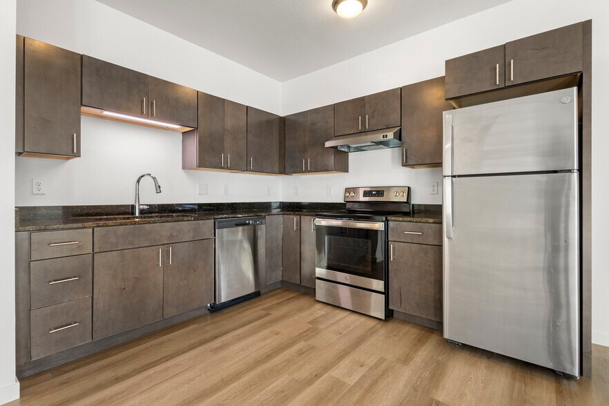 More Photos Of 120 & 124 W Hatting St, Luverne Apartments For Sale