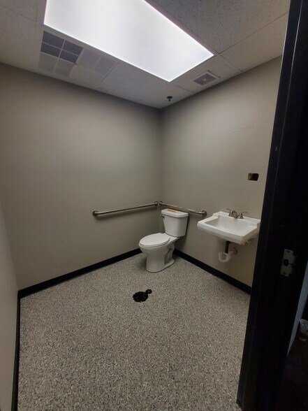 More Photos Of 2998 Paul Dr, Elkhart Manufacturing For Lease