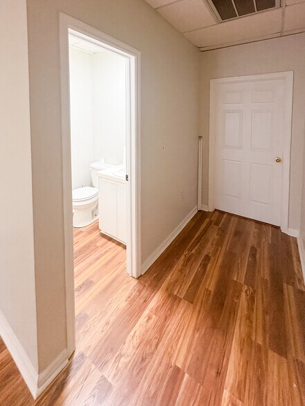 More Photos Of 890 Johnnie Dodds Blvd, Mount Pleasant Office For Lease