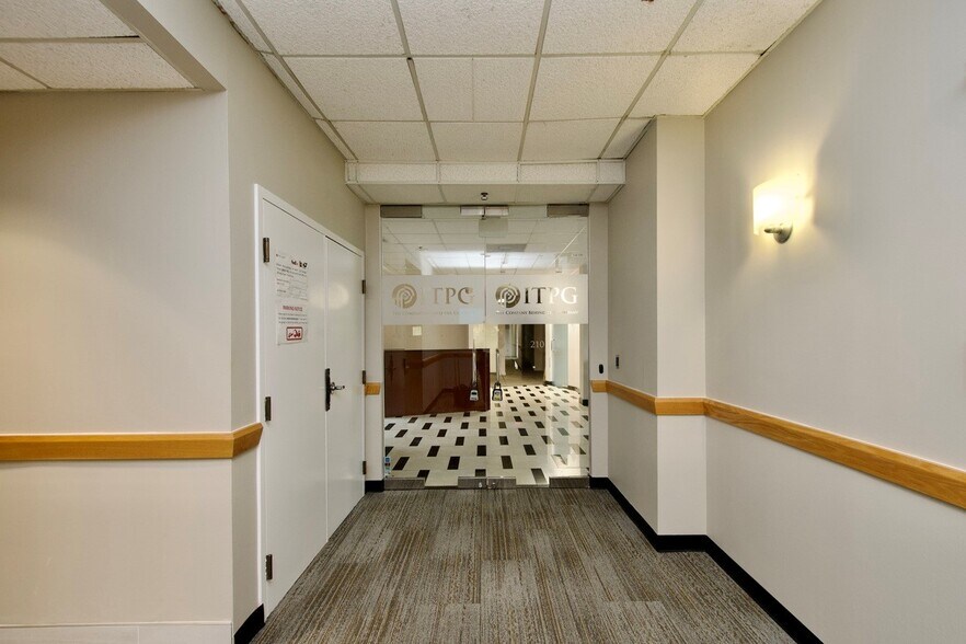 More Photos Of 1964 Gallows Rd, Vienna Office For Sale