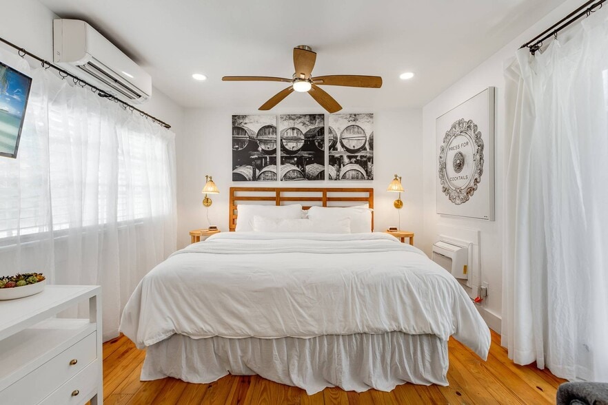 More Photos Of 1117 Duval St, Key West Hospitality For Sale