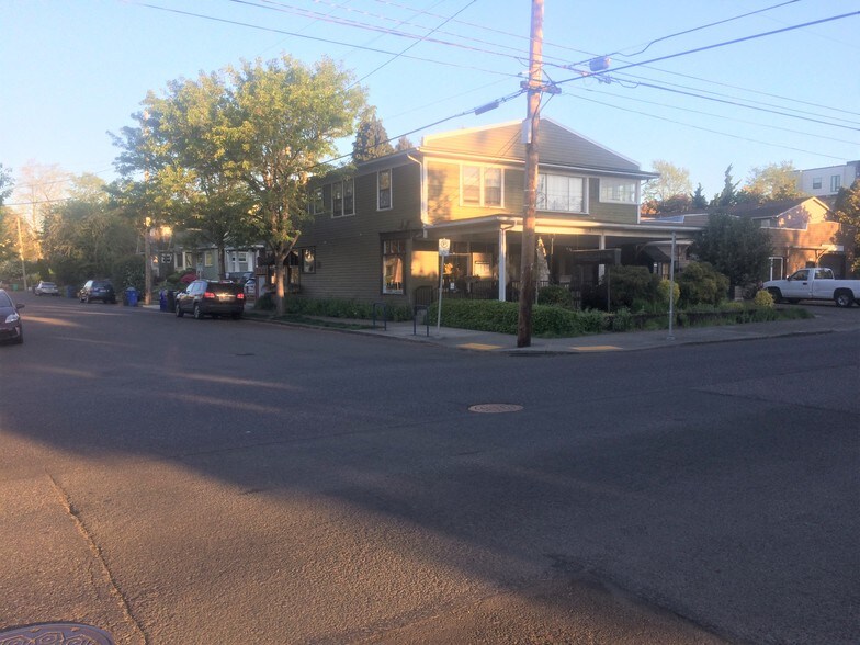 More Photos Of 8325-8337 SE 17th Ave, Portland Freestanding For Sale