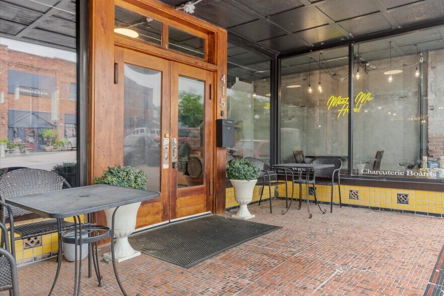 More Photos Of 415 S Thompson Ave, Excelsior Springs Bar For Sale