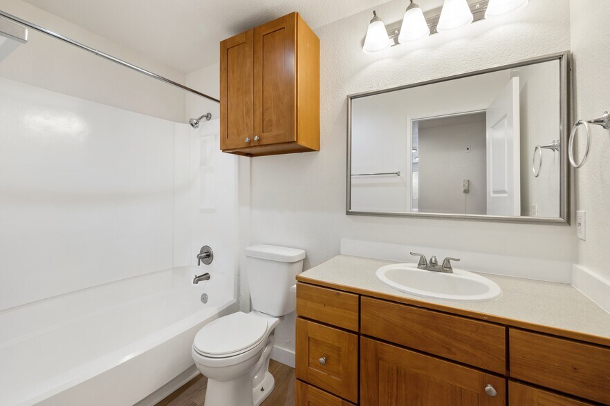 More Photos Of 712 N 143rd St, Seattle Apartments For Sale