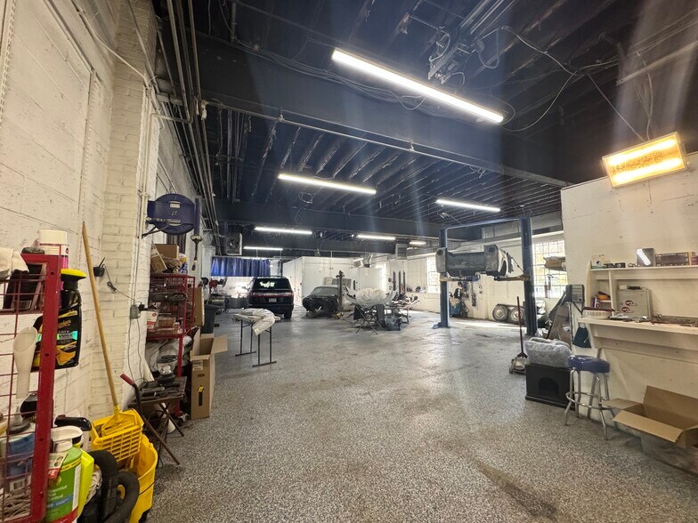 More Photos Of 419 W Main St, Smithtown Auto Repair For Sale