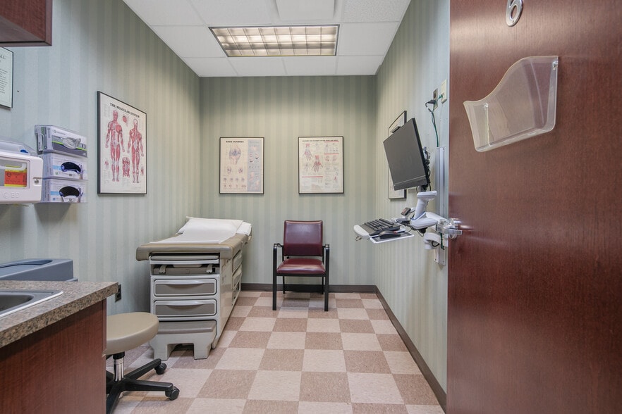 More Photos Of 6000 Ramsey St, Fayetteville Office For Sale