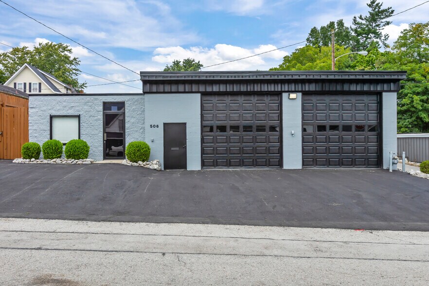More Photos Of 506 N Main St, Winchester Light Distribution For Sale