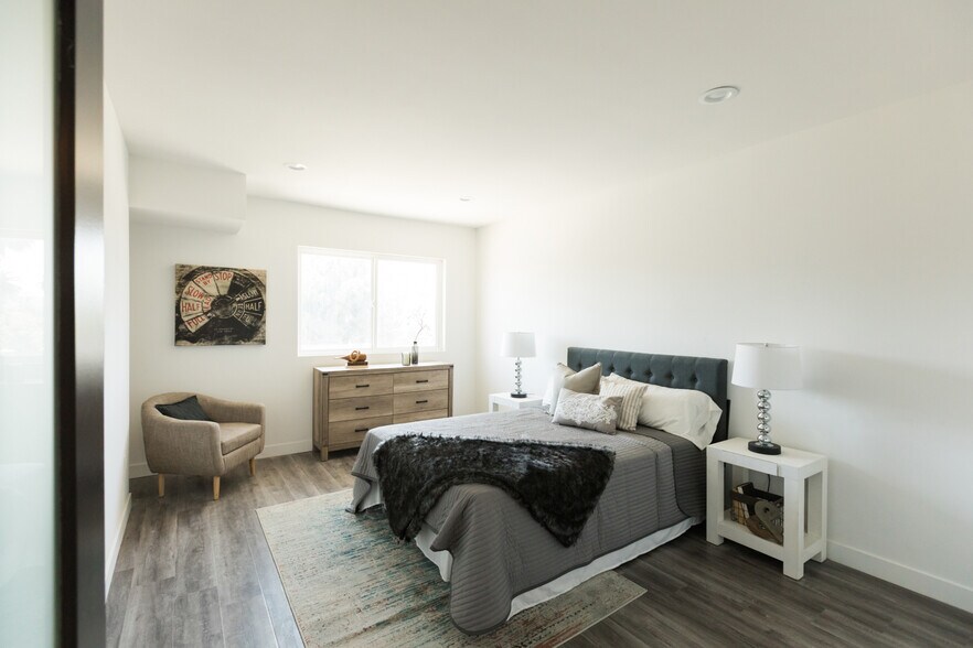 More Photos Of 14827 W Victory Blvd, Van Nuys Apartments For Sale