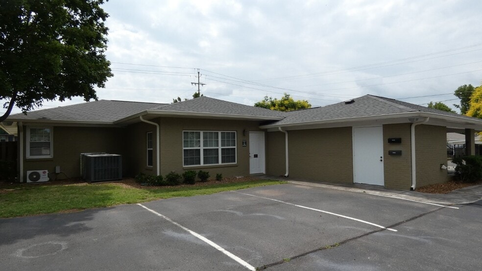 More Photos Of 2911 Middle Tennessee Blvd, Murfreesboro Office Residential For Lease