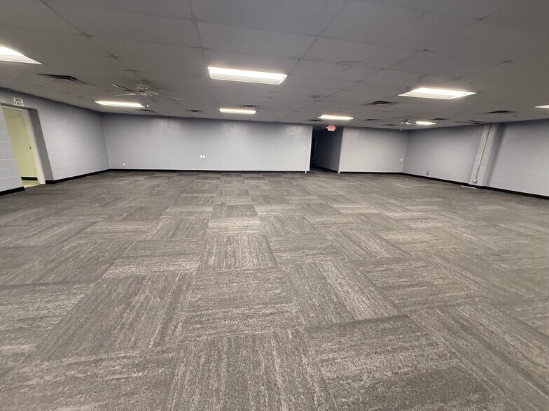 More Photos Of 6923 E 14th St, Tulsa Service For Sale