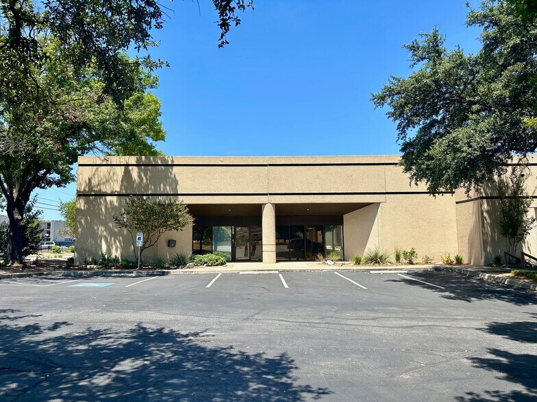 More Photos Of 459-599 Spencer Ln, San Antonio Unknown For Lease